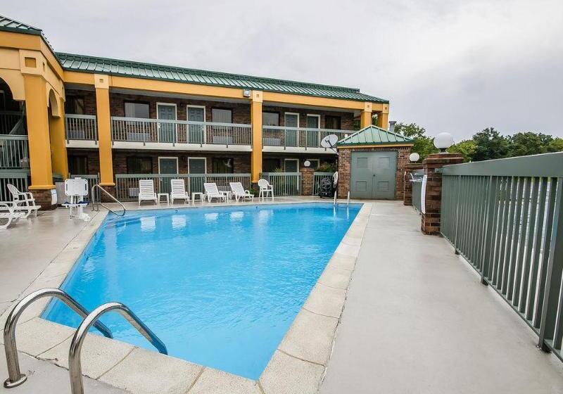 בית מלון כפרי Quality Inn