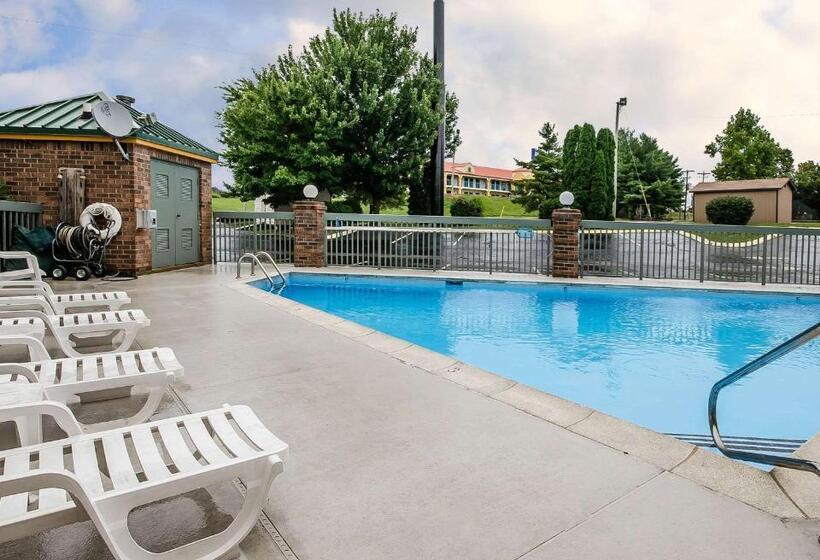 בית מלון כפרי Quality Inn