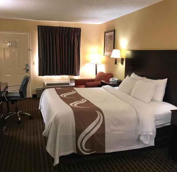 בית מלון כפרי Quality Inn