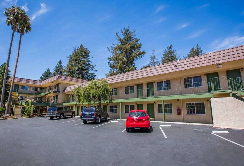 Отель Quality Inn