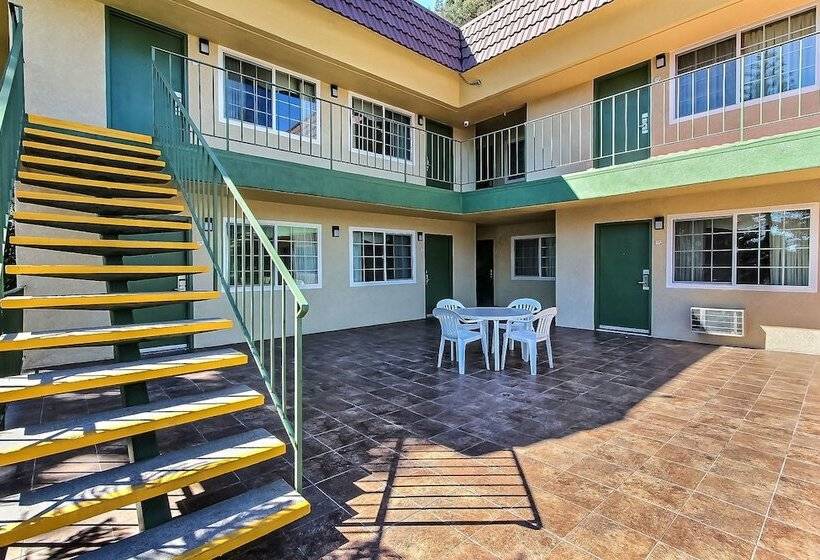 Отель Quality Inn