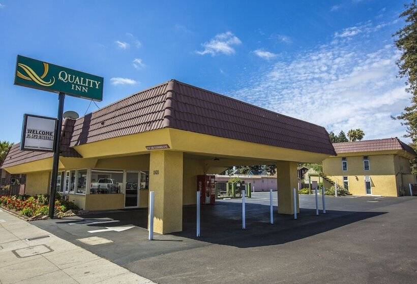 Отель Quality Inn