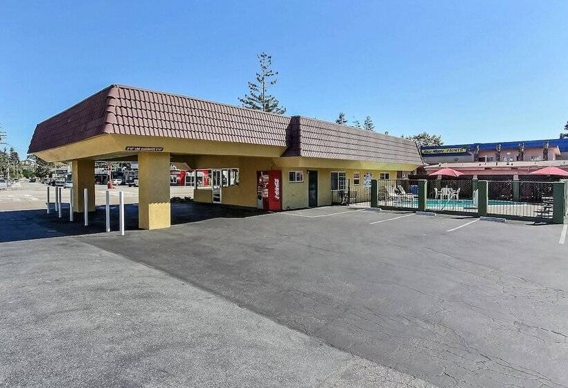 Отель Quality Inn