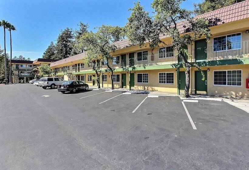 Отель Quality Inn