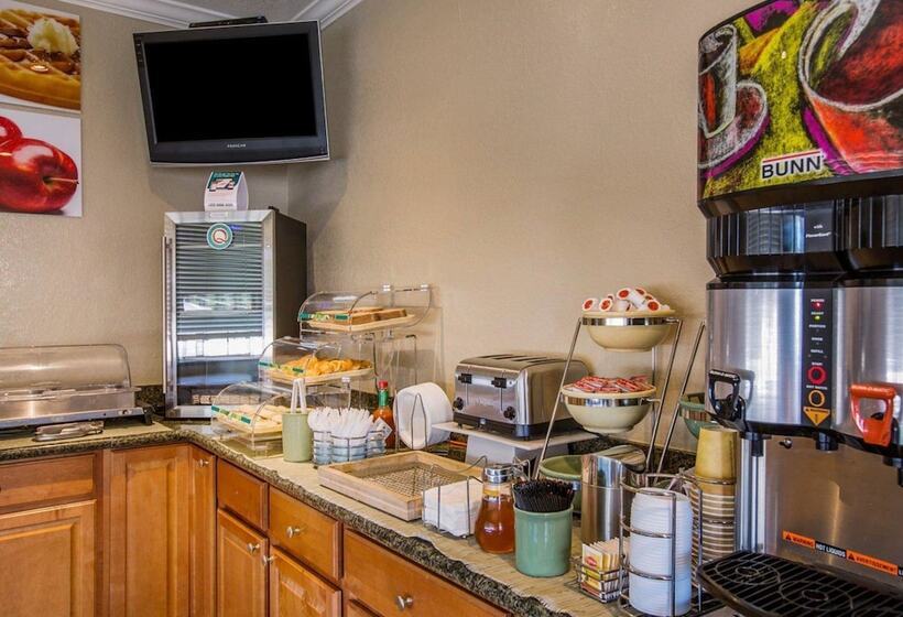 Отель Quality Inn