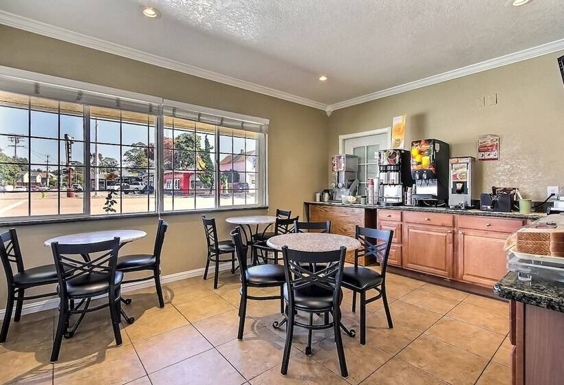 Отель Quality Inn