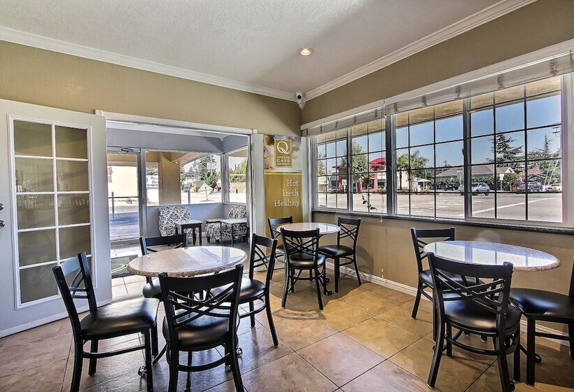 Отель Quality Inn