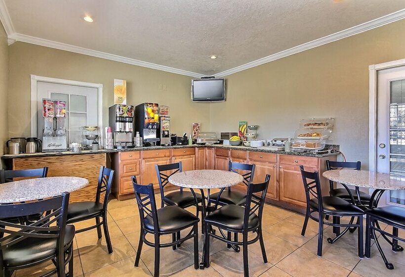 Отель Quality Inn