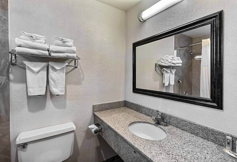 Отель Quality Inn