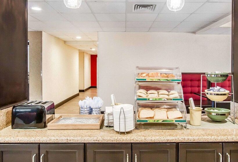 هتل Spark By Hilton Tuscaloosa University