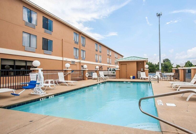 هتل Spark By Hilton Tuscaloosa University