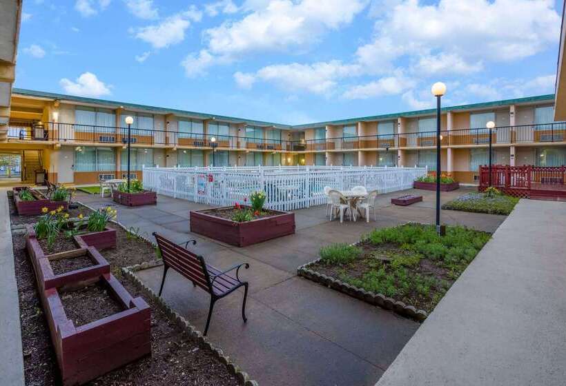 فندق Ramada By Wyndham Rome / Verona