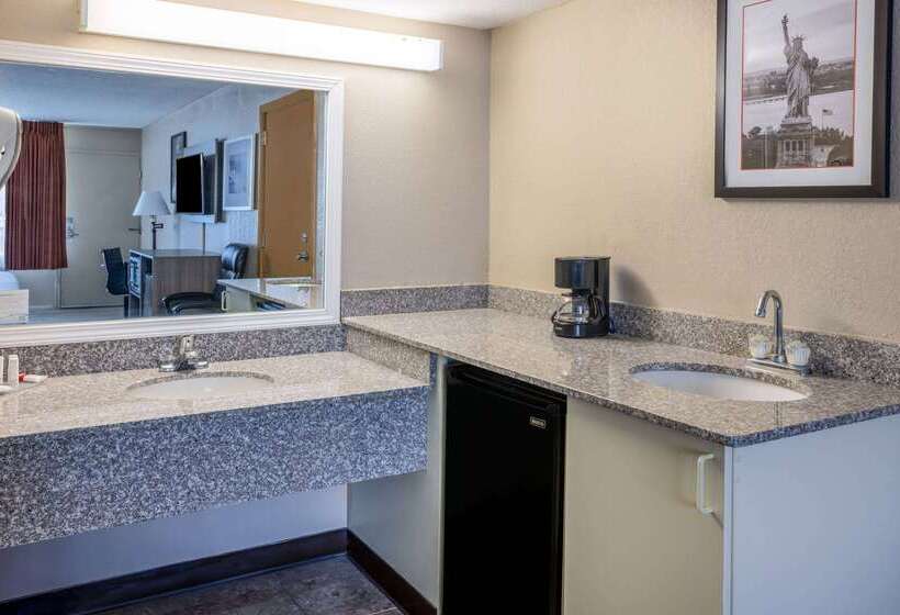 فندق Ramada By Wyndham Rome / Verona