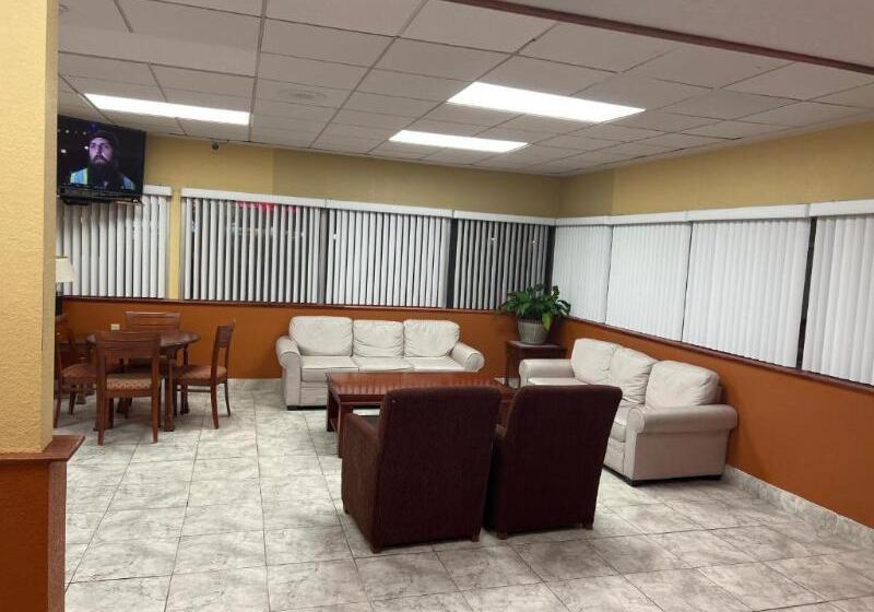 فندق Ramada By Wyndham Rome / Verona