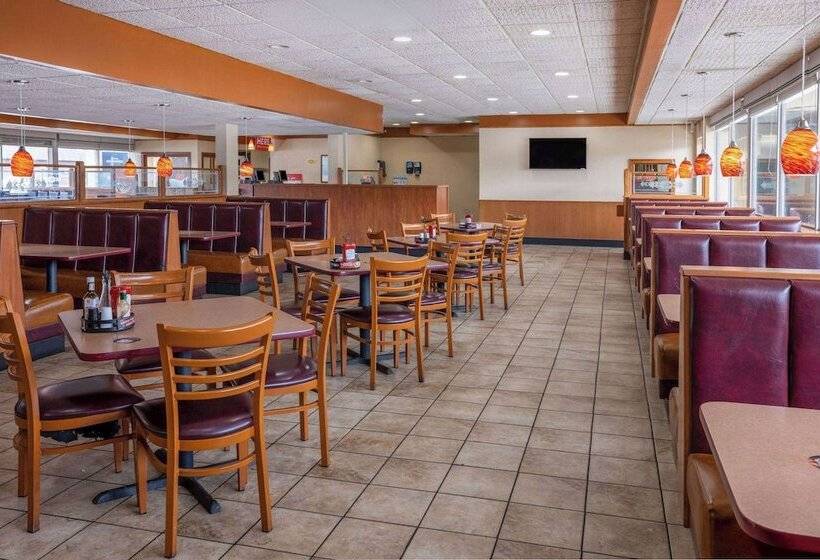 فندق Ramada By Wyndham Rome / Verona