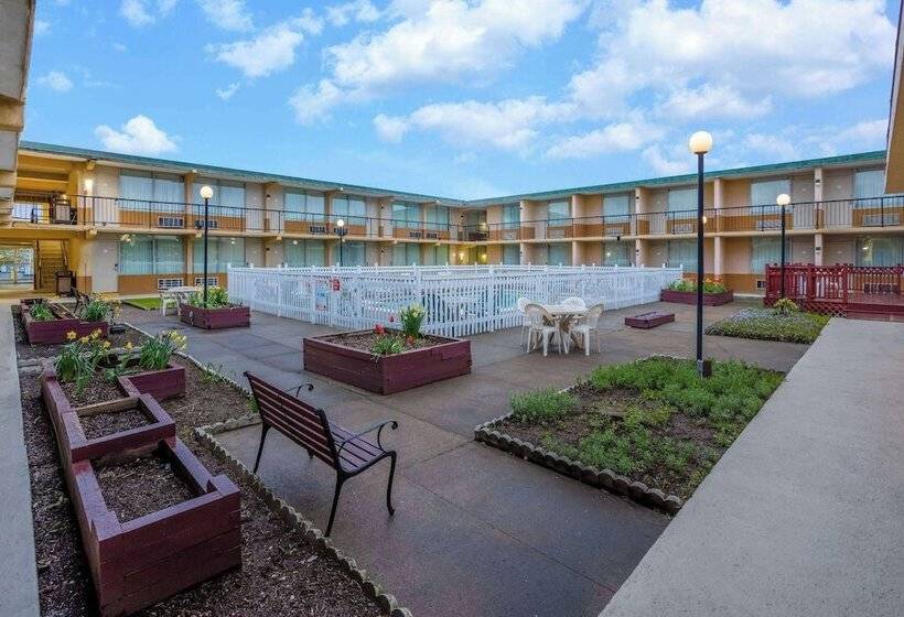 فندق Ramada By Wyndham Rome / Verona