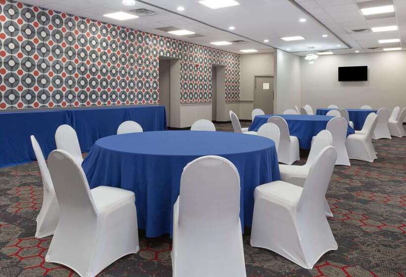 هتل Ramada By Wyndham Windsor Locks