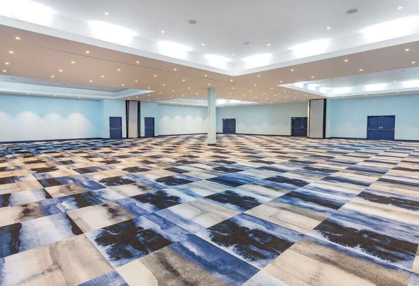 هتل Ramada By Wyndham Windsor Locks