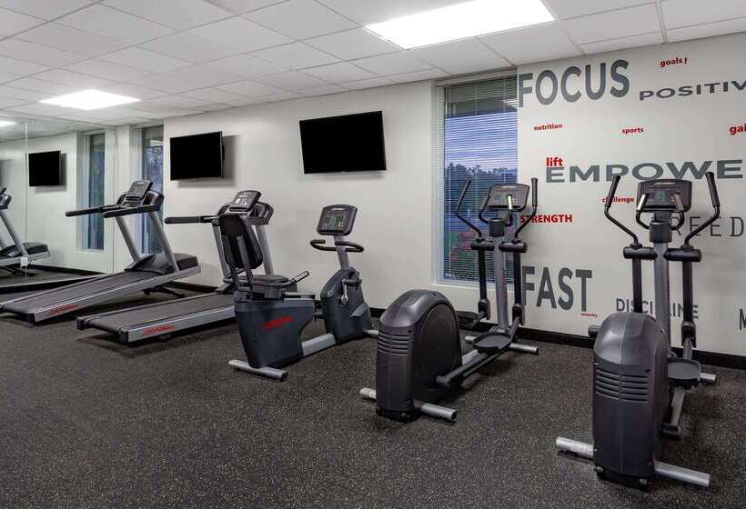 هتل Ramada By Wyndham Windsor Locks