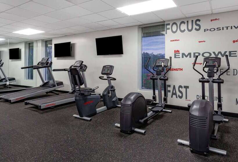 هتل Ramada By Wyndham Windsor Locks