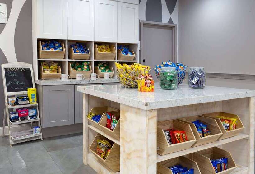 هتل Ramada By Wyndham Windsor Locks