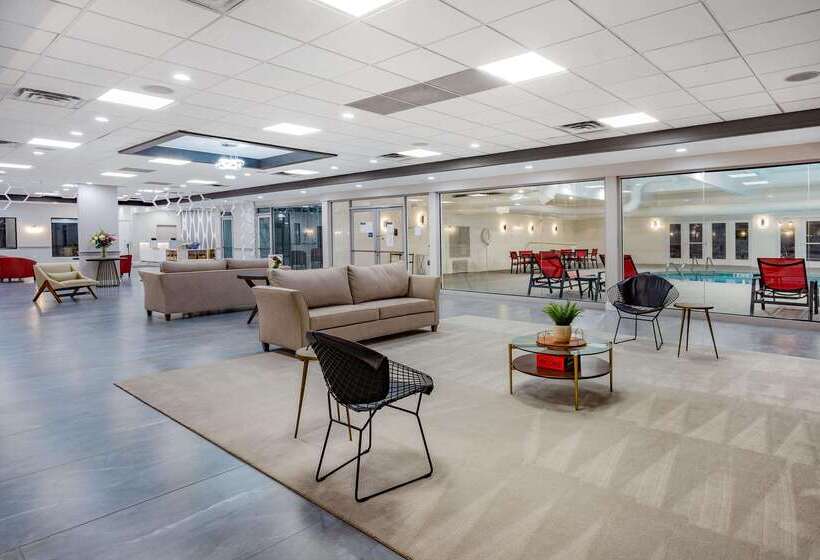 هتل Ramada By Wyndham Windsor Locks