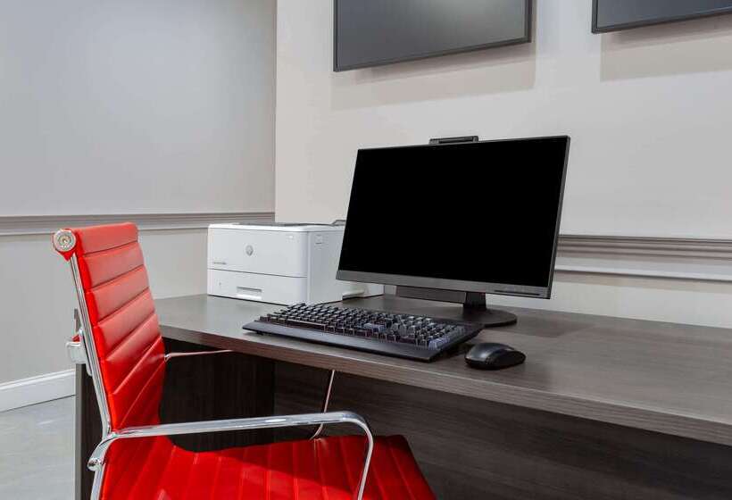 هتل Ramada By Wyndham Windsor Locks