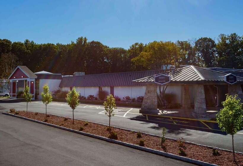 هتل Ramada By Wyndham Windsor Locks