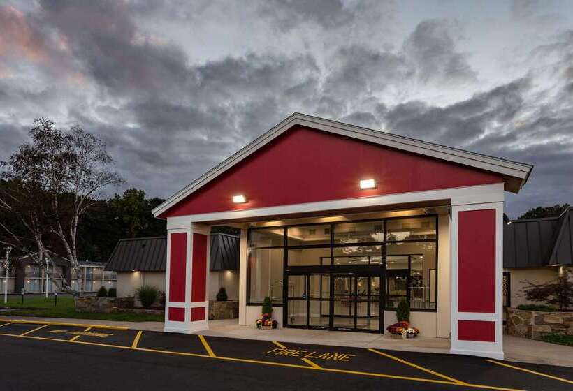 هتل Ramada By Wyndham Windsor Locks