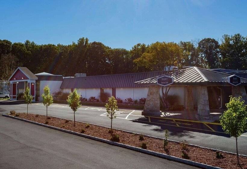 هتل Ramada By Wyndham Windsor Locks