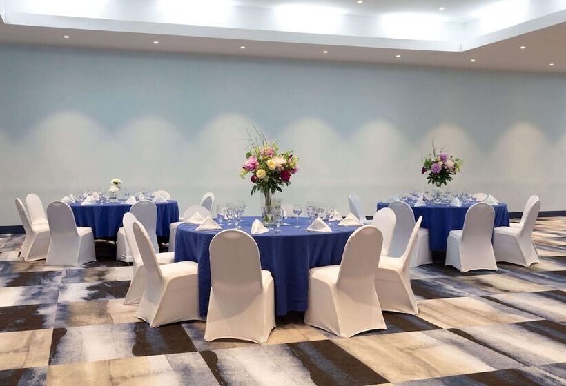 هتل Ramada By Wyndham Windsor Locks