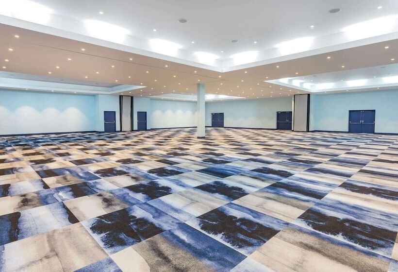 هتل Ramada By Wyndham Windsor Locks