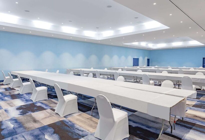 هتل Ramada By Wyndham Windsor Locks