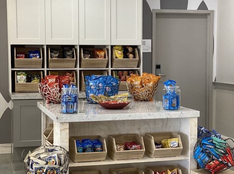 هتل Ramada By Wyndham Windsor Locks