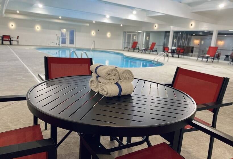 هتل Ramada By Wyndham Windsor Locks