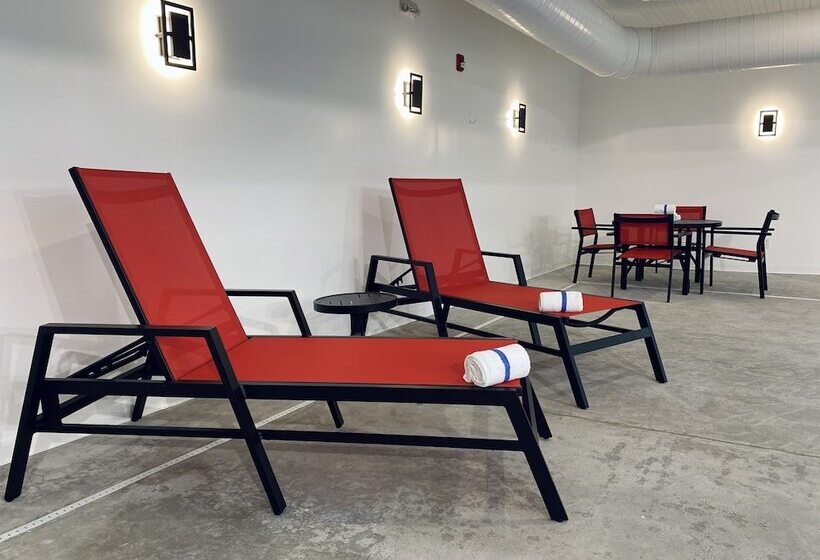 هتل Ramada By Wyndham Windsor Locks