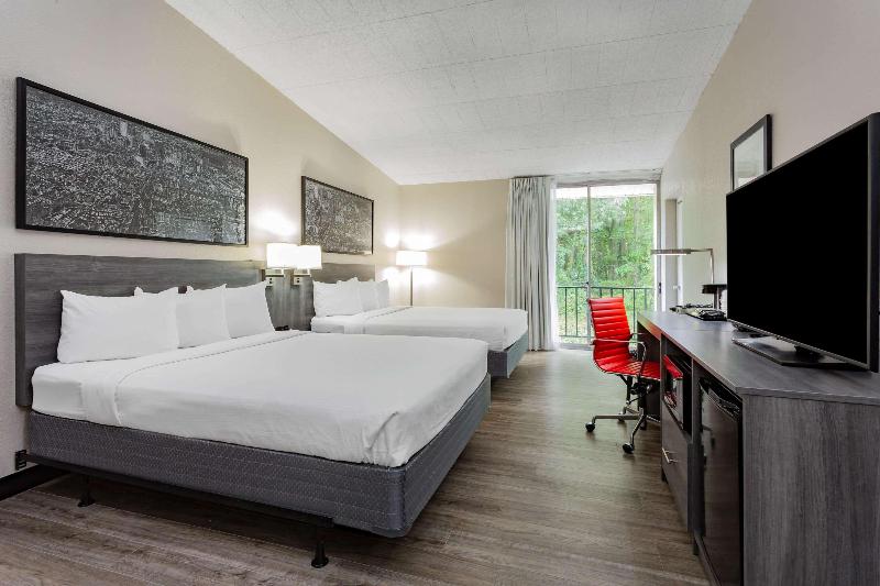 هتل Ramada By Wyndham Windsor Locks