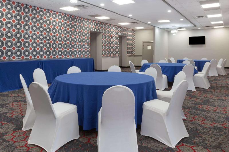 هتل Ramada By Wyndham Windsor Locks