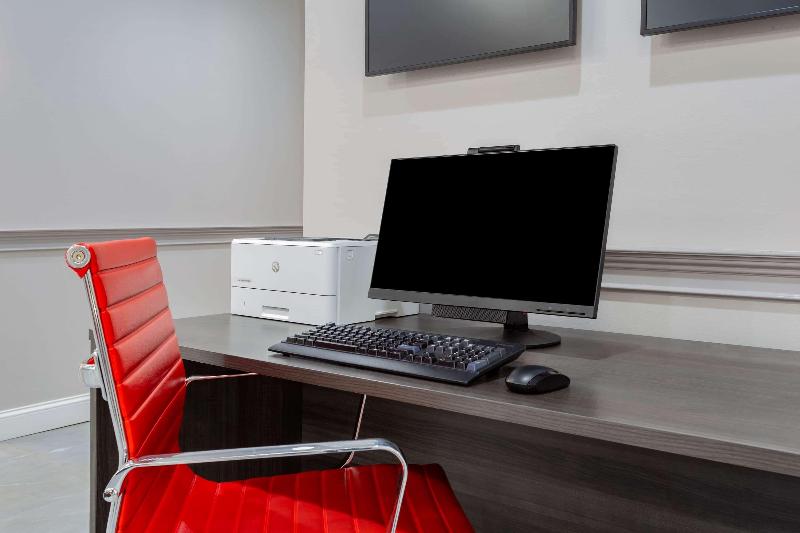 هتل Ramada By Wyndham Windsor Locks