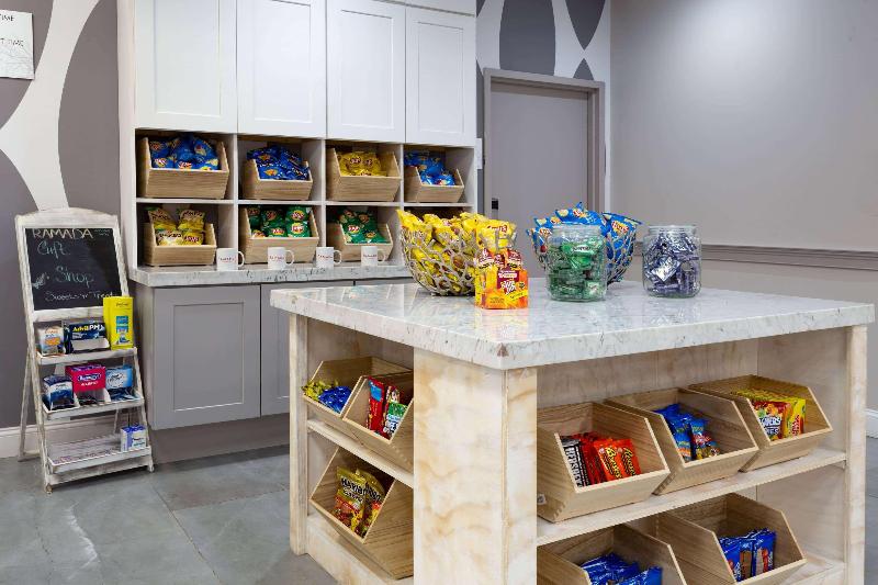 هتل Ramada By Wyndham Windsor Locks