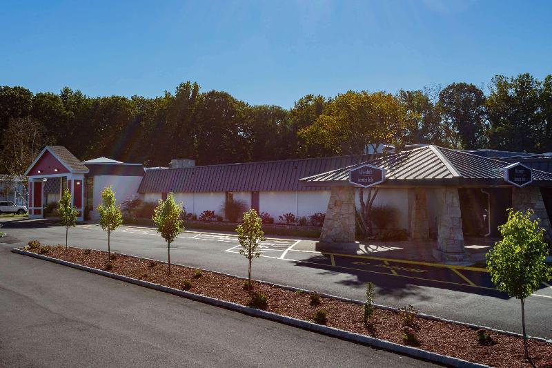 هتل Ramada By Wyndham Windsor Locks