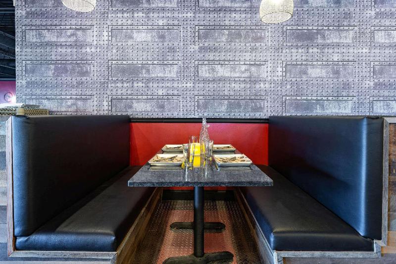 هتل Ramada By Wyndham Windsor Locks