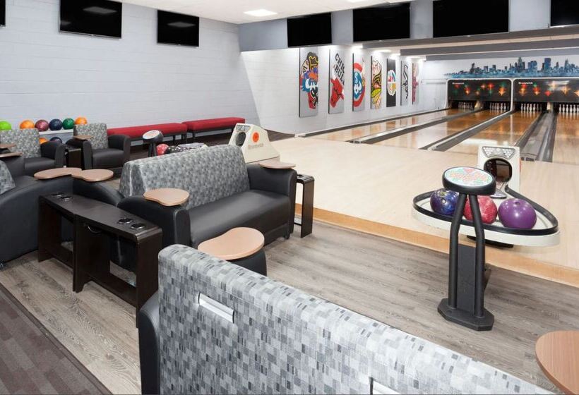 هتل Ramada Plaza By Wyndham Chicago North Shore