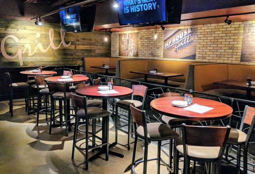 هتل Ramada Plaza By Wyndham Chicago North Shore