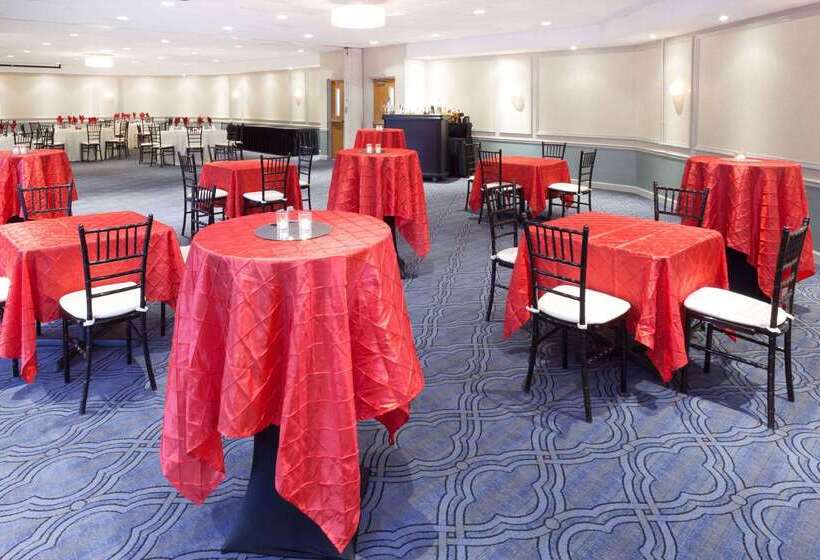 هتل Ramada Plaza By Wyndham Chicago North Shore