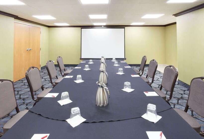 هتل Ramada Plaza By Wyndham Chicago North Shore