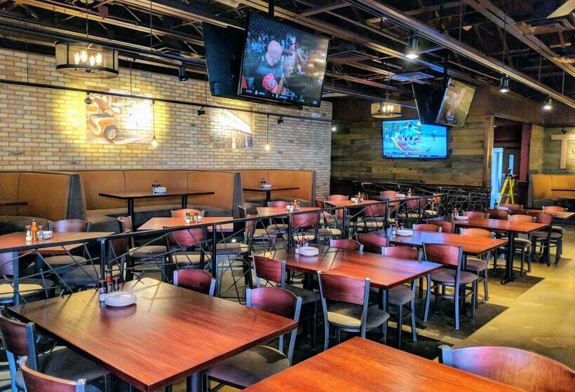 هتل Ramada Plaza By Wyndham Chicago North Shore