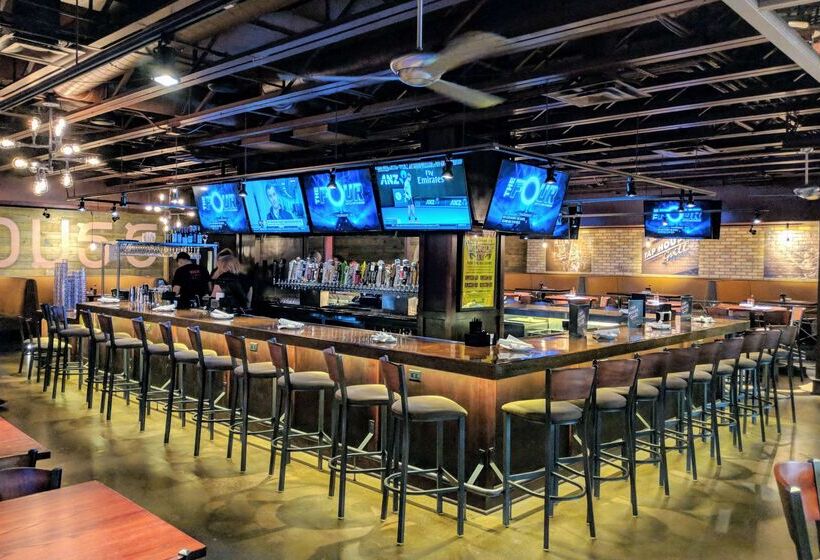 هتل Ramada Plaza By Wyndham Chicago North Shore