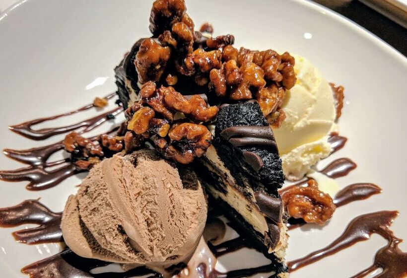 هتل Ramada Plaza By Wyndham Chicago North Shore