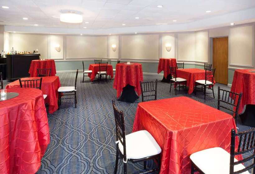 هتل Ramada Plaza By Wyndham Chicago North Shore